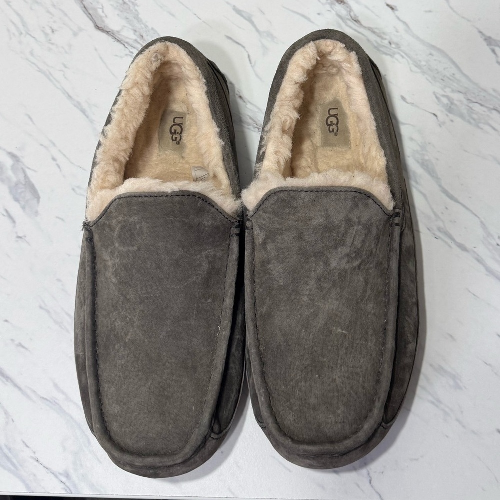 Men's Ugg Suede Slippers - Picture 5 of 6